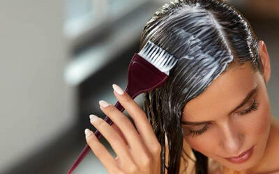 5 روش ارزان و خانگی برای پاک کردن رنگ موی مشکی