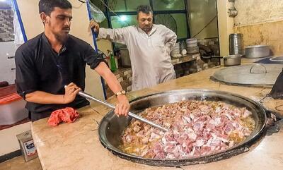 غذای خیابانی در پاکستان؛ پخت کابلی پلو با 90 کیلو گوشت در پیشاور (فیلم)