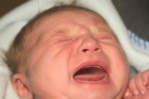 چرا کودک گریه می کند
