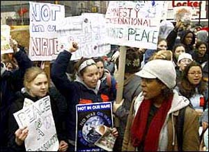 ۵ مارس ۲۰۰۳ ـ مخالفت آمریکایی ها با حمله نظامی به عراق