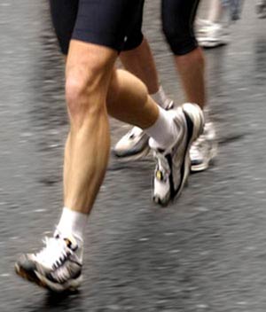 گرفتگی ناگهانی عضلات هنگام پیاده روی