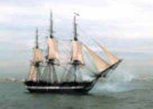۲۸ مرداد ۱۳۸۶ ـــ ۱۹ اوت ــ کشتی جنگی ساخت قرن ۱۸ که هنوز دریا پیمایی می کند