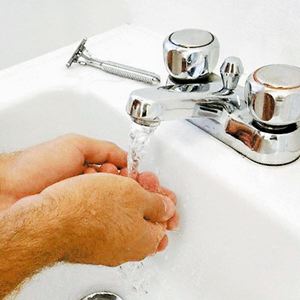 دستان خانمها تمیزتر از آقایان است