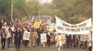 ۱۵ نوامیر سال ۱۹۶۹ ـ تظاهرات ۲۵۰ هزارنفری ضد جنگ ویتنام در شهر واشنگتن