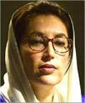 اول دسامبر سال ۱۹۸۸ ــ نخستین نخست وزیر زن در یک کشور اسلامی