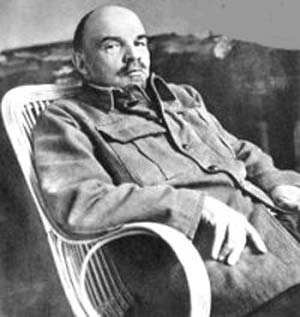 ۸ دی ـ ۲۹ دسامبر ـ وصیتنامه معروف لنین: استالین برای دبیرکلی حزب مناسب نیست و ...