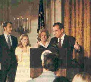 ۸ اوت ۱۹۷۴ ـ نیکسون از ریاست جمهوری آمریکا کناره گیری کرد