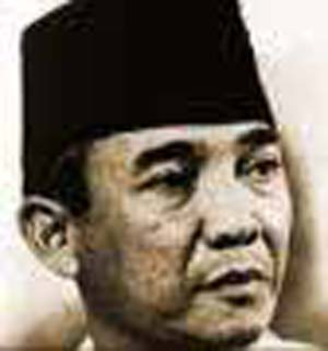 ۷ دی ـ ۲۸ دسامبر ـ تلاشهای سوکارنو برای کسب استقلال اندونزی ، تاسیس جنبش غیر متعهدها و خروج سازمان ملل از دست فاتحان جنگ جهانی دوم