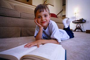 چطور کودکان را به مطالعه علاقه‌مند کنیم؟