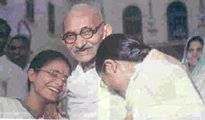۳۰ ژانویه ۱۹۴۸ ـ گاندی پدر هند نوین به قتل رسید