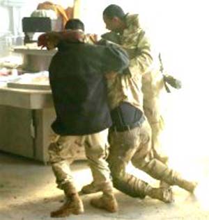 ۲ دی ـ ۲۳ دسامبر ـ انعکاس و تفسیر گزارش انفجار ۲۱ دسامبر ۲۰۰۴ در اردوگاه نظامی آمریکا در موصل عراق