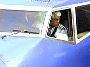 ۱۰ دسامبر ۲۰۰۶ ـ خلبانان ۶۰ ساله و بالاتر ممنوع از پرواز شده اند
