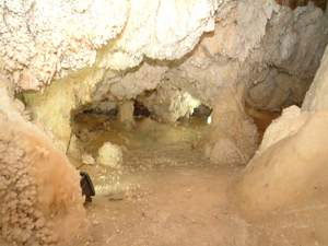 غار چال نخنجیر (نراق، استان مرکزی)