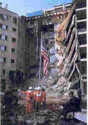۲۹ فروردین ـ ۱۸ آوریل ـ انفجار پر تلفات در ساختمان سفارت آمریکا در بیروت