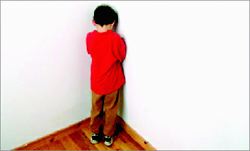 بررسی عوامل کمرویی و گوشه گیری در کودکان