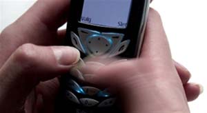 آسیب شناسی پیام های کوتاه تلفن همراه حریم شکنی در سایه کلی گویی قانون