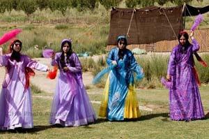 ویژگیهای تن پوشهای زنان در مناطق مختلف ایران
