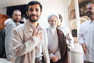 پروژه یی که در پس نقدهای روزمره از احمدی نژاد اجرا می شود