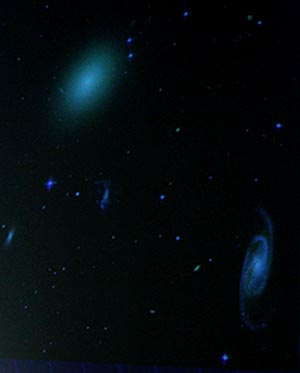 کاشف دورترین کهکشان‌ها از آغازو پایان جهان می‌گوید