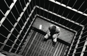 زندان در حصار زندانی
