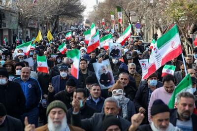 روحانی سرشناس ایرانی به کف خیابان آمد