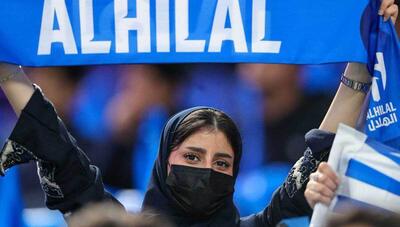 تیپ و ظاهر جالب طرفداران الهلال در ورزشگاه کینگ‌دام آره‌نا (عکس)