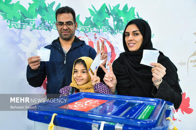 صحبت‌های جالب دختربچه بوشهری در محل اخذ رأی