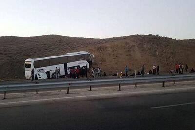 واژگونی اتوبوس مسافربری زاهدان - اصفهان در نائین ۹ مصدوم داشت