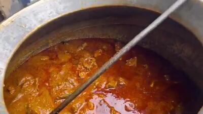 (ویدئو) نمایی نزدیک از شیوه پخت «آبگوشت» خیابانی به سبک آشپزهای هندی