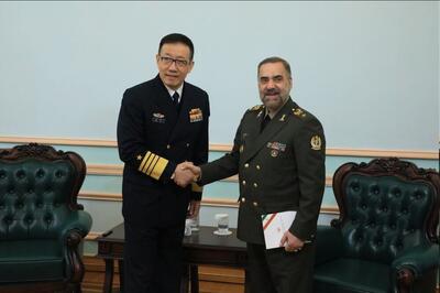 تاکید وزرای دفاع ایران و چین به گسترش روابط نظامی با ایران