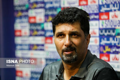 حسینی: نباید به بازیکن تحت قرارداد پیغام شخصی داد/ با کمترین موقعیت پیکان را بردیم