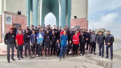 برگزاری همایش پیاده‌روی کارکنان آتش‌نشانی در باراجین قزوین