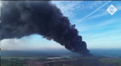 (ویدئو) آتش سوزی عظیم یک کارخانه در استافوردشر انگلیس