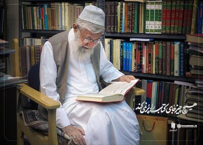 تصویری جدید از حضرت آیت‌الله خامنه‌ای در کتابخانه شخصی ایشان