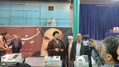 حضور سید حسن خمینی در دور دوم انتخابات مجلس دوازدهم/ یادگار امام رای خود را ثبت کرد