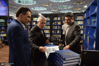 غرفه موسسه تنظیم و نشر آثار امام خمینی (س) در سی و پنجمین نمایشگاه کتاب تهران- 1