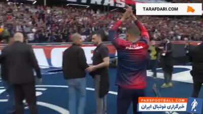 تشویق کیلیان ام باپه از سوی هواداران پاری سن ژرمن و تشکر ستاره فرانسوی از آن ها / فیلم - پارس فوتبال | خبرگزاری فوتبال ایران | ParsFootball