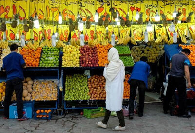 ویدئو| لحظه سرقت موبایل صاحب میوه‌فروشی در مشهد ‌