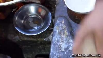 (ویدئو) غذای خیابانی لاهوری؛ پخت و سرو دیدنی 45 کیلو کله پاچه پاکستانی