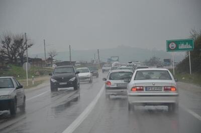 جاده‌های ۱۰ استان بارانی شد