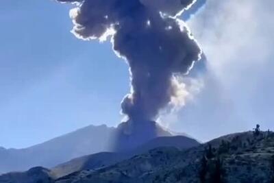 ببینید | فوران وحشتناک آتشفشان ایبو در اندونزی