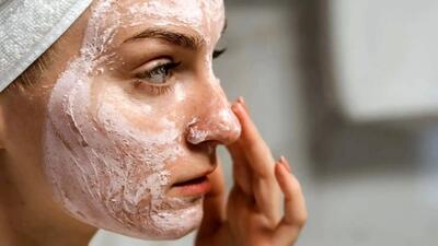 چرا اسکراب کردن پوست صورت مهم است؟ مزایای این عمل برای پوست شما