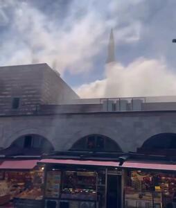 فیلم آتش‌سوزی هولناک در بازار معروف ادویه در استانبول