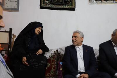 دیدار استاندار گیلان با مادر شهید «بهمن احمدی» در املش