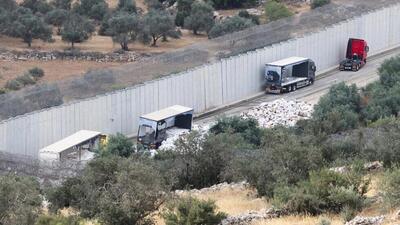 حملات شهرک‌نشینان صهیونیست به کامیون‌های حامل کمک به غزه ادامه دارد