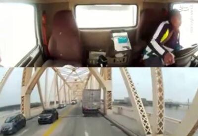 فیلم/ لحظه هولناک معلق ماندن کامیون از روی پل در آمریکا