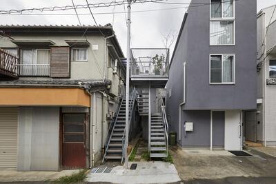 (تصاویر) یک خانۀ 45 متری در ژاپن با باغچه‌ای در طبقۀ سوم