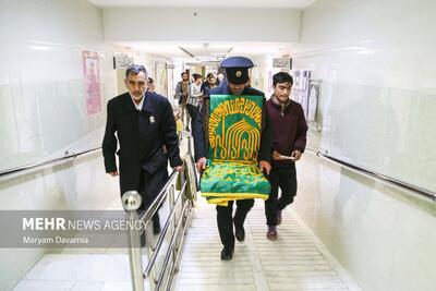 خادمان حرم مطهر رضوی ازبیماران در بیمارستان شهید جلیل عیادت کردند