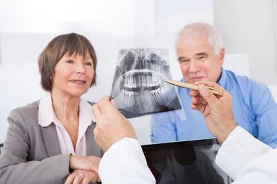راهکارهایی که از مشکلات دهان و دندان در سالمندان پیشگیری می‌کند