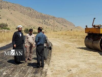 دادستان اندیکا از پروژه آسفالت مسیر دسترسی ۴۵ روستای بازدید کرد